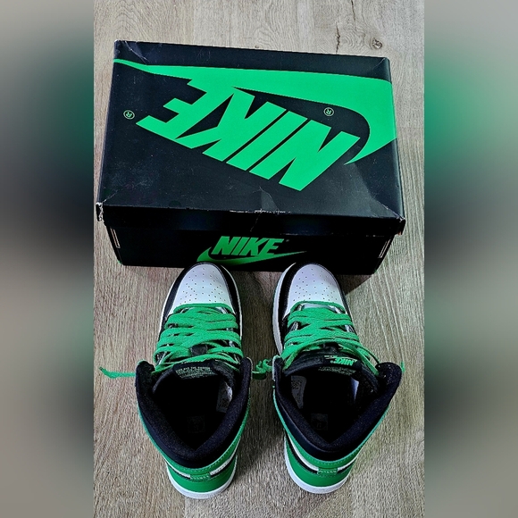Size 7Y Nike Air Jordan 1 Retro High OG GS "Lucky Green" - Picture 8 of 11